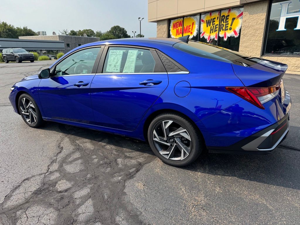 2024 Hyundai Elantra Limited - Photo 7