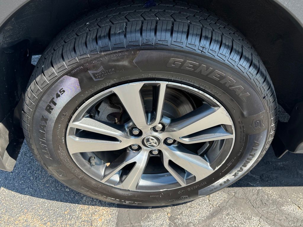 2018 Toyota RAV4 XLE - Photo 37