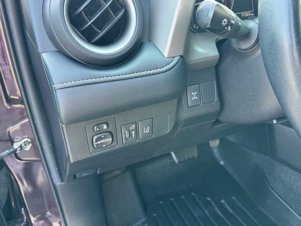 2018 Toyota RAV4 XLE - Photo 32