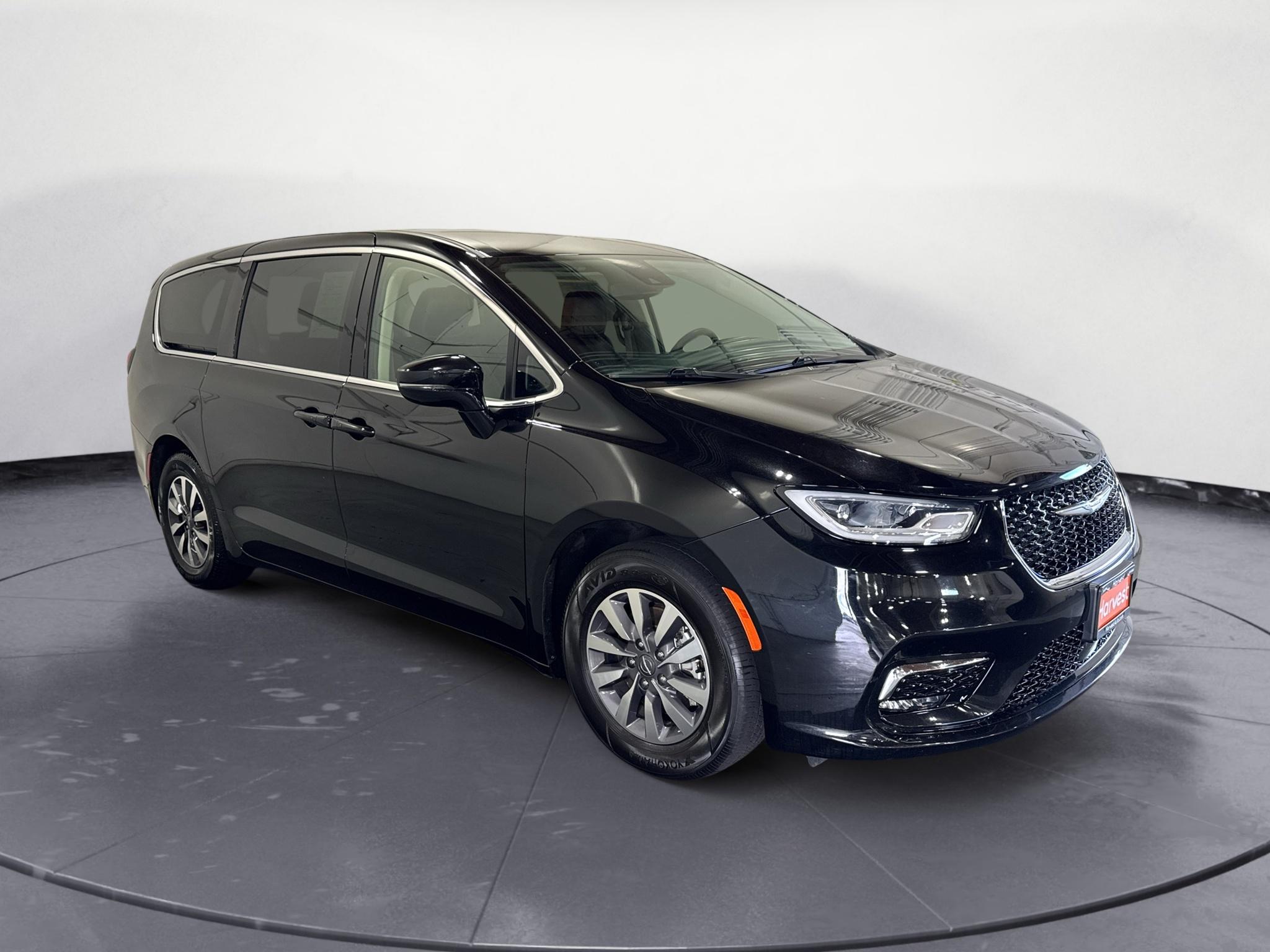 2024 Chrysler Pacifica PHEV