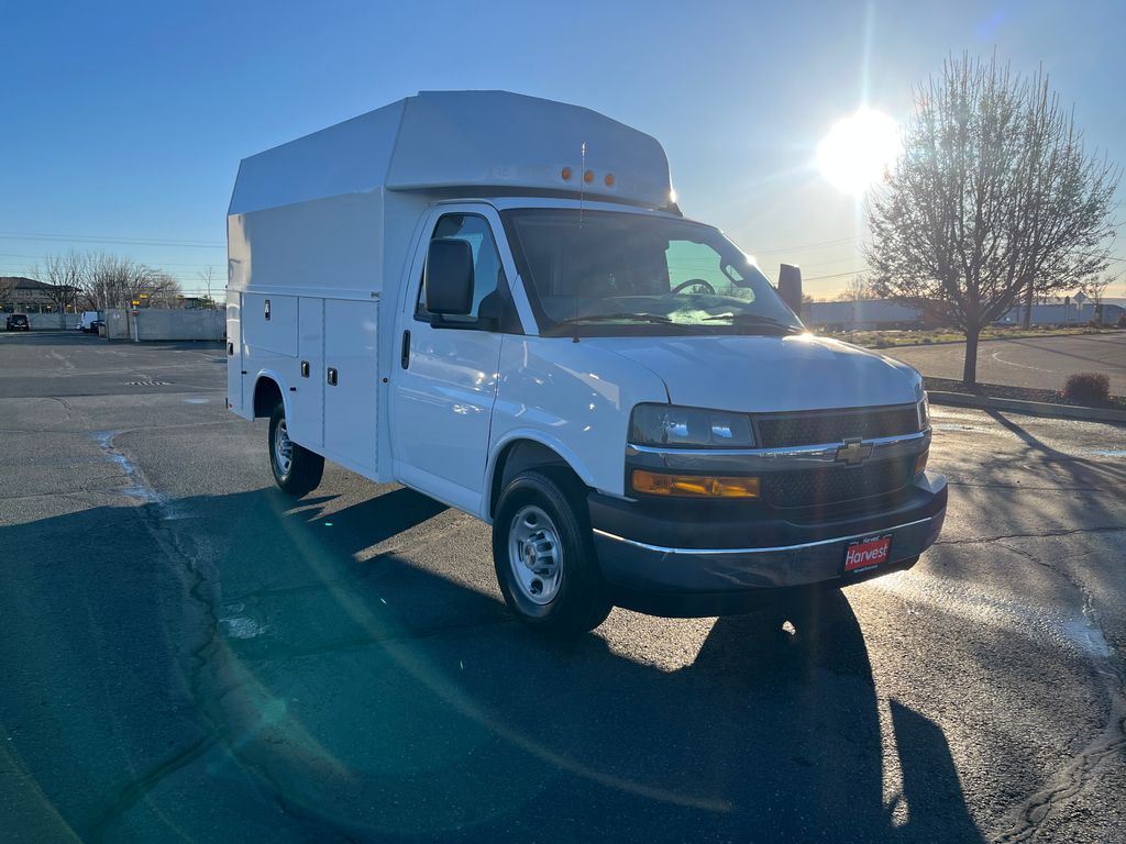 2025 Chevrolet Express Cutaway