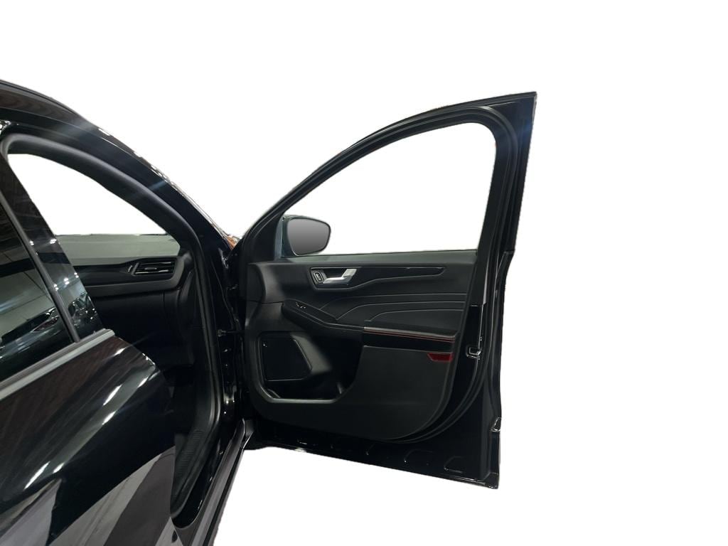 2025 Ford Escape ST-Line Select - Photo 27