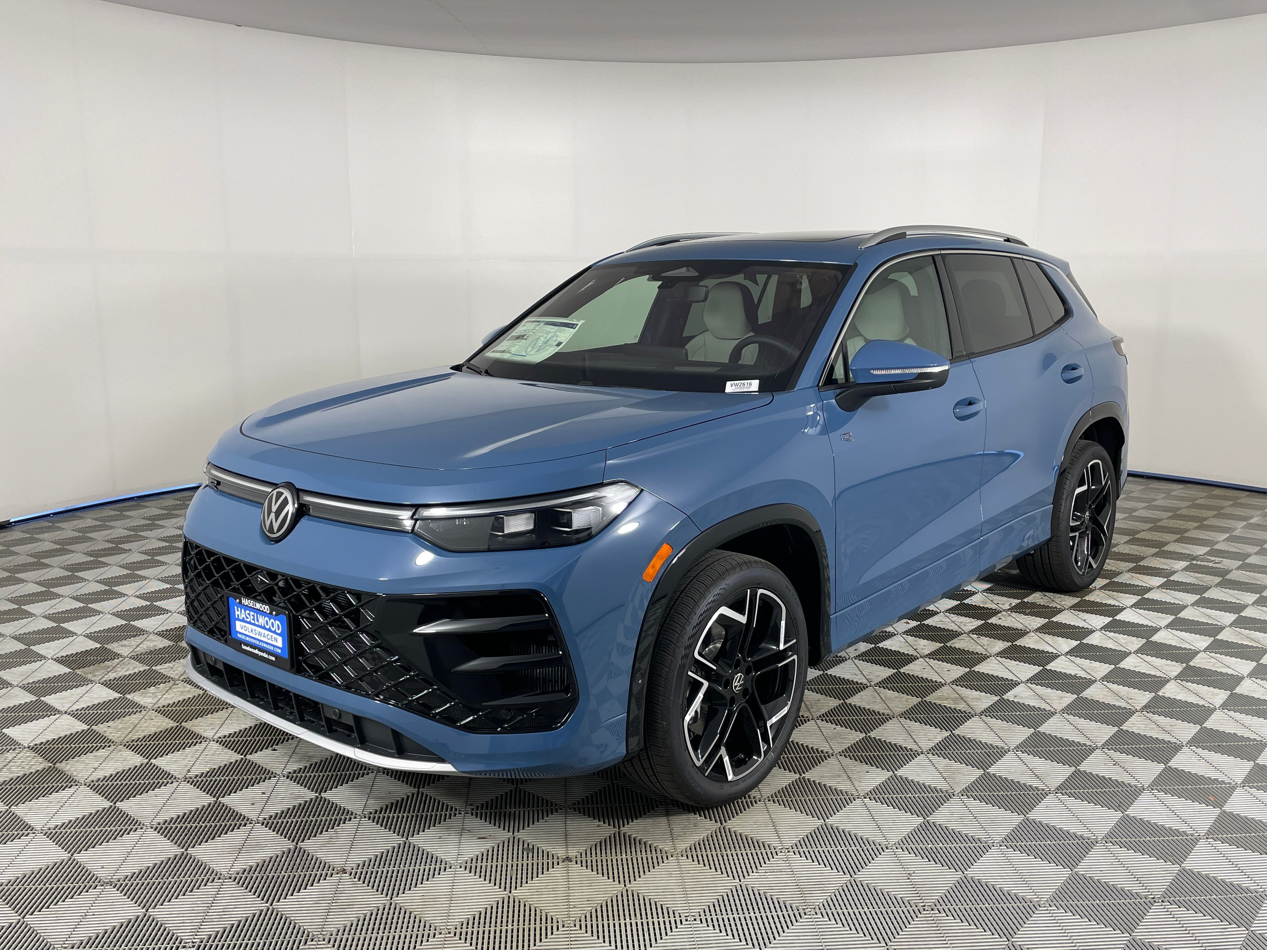 New 2026 Volkswagen Tiguan SEL R-Line Turbo SUV