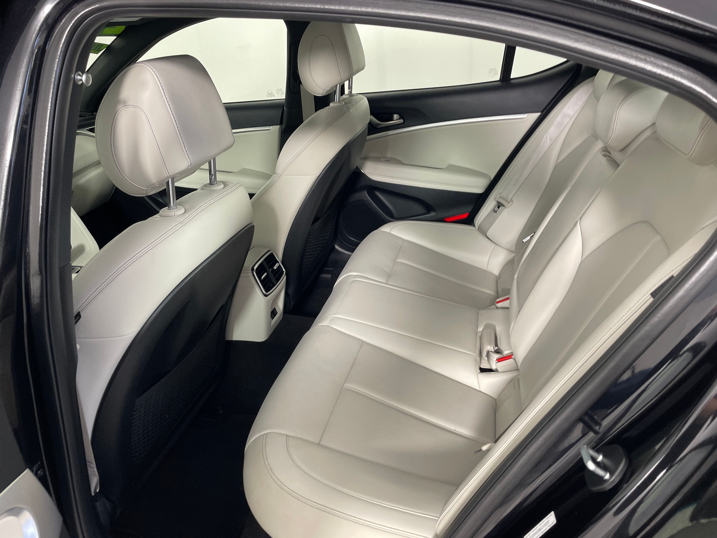 2024 GENESIS G70 Standard - Photo 19