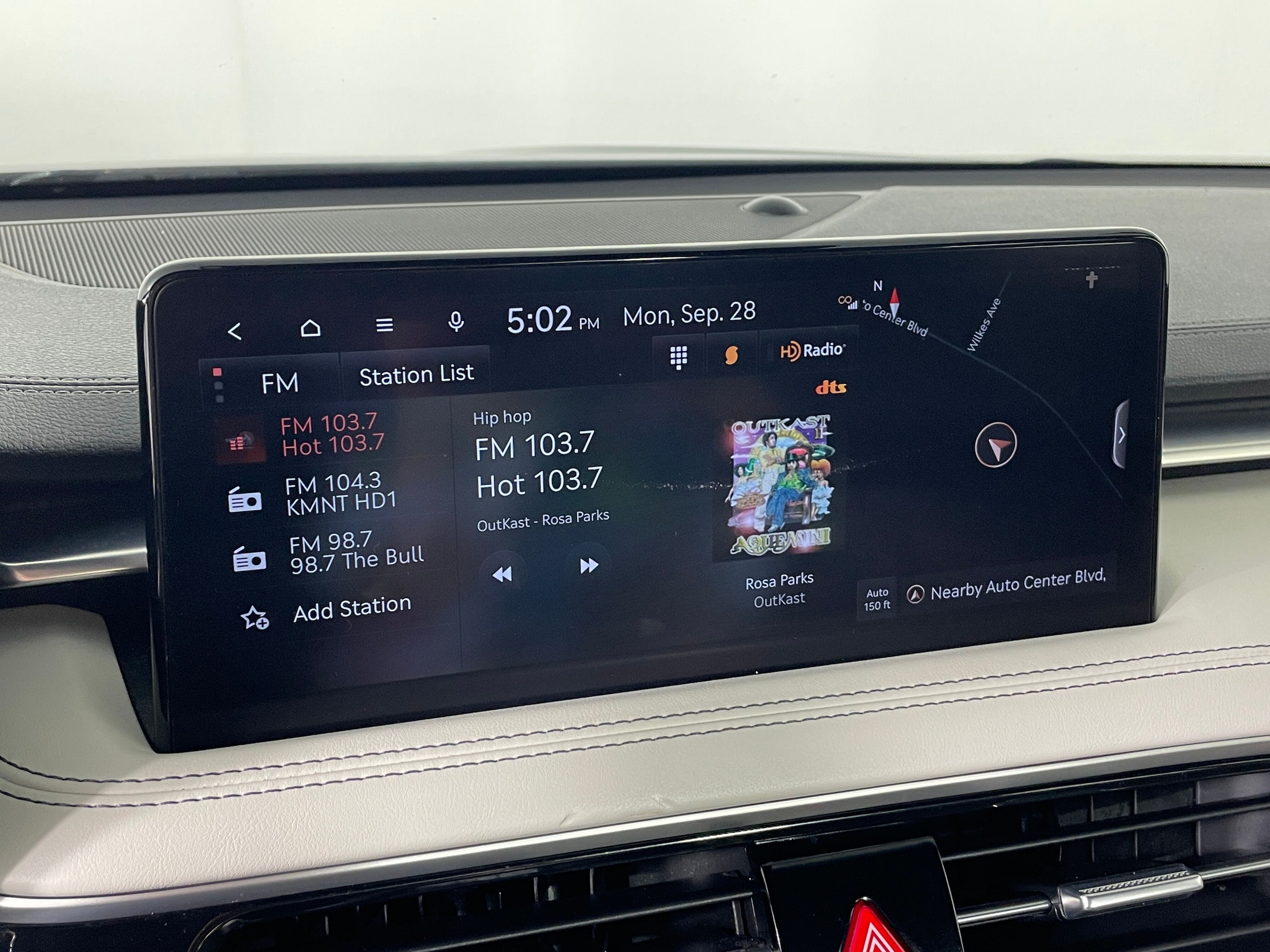 2024 GENESIS G70 Standard - Photo 7