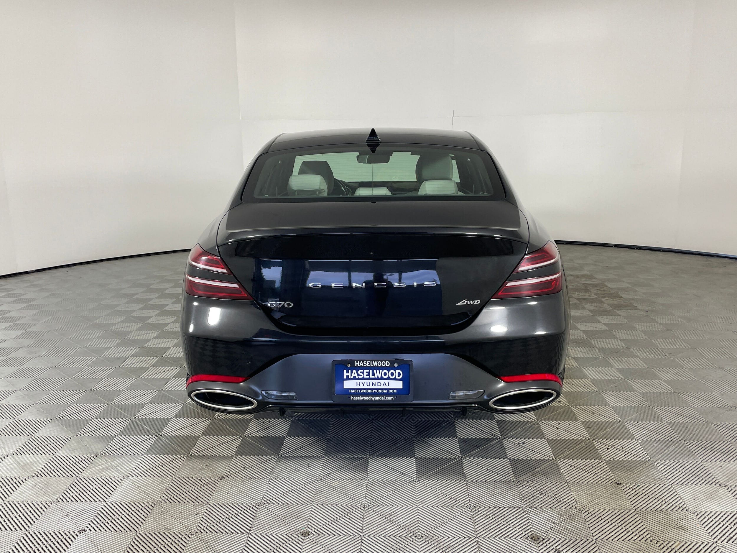 2024 GENESIS G70 Standard - Photo 25