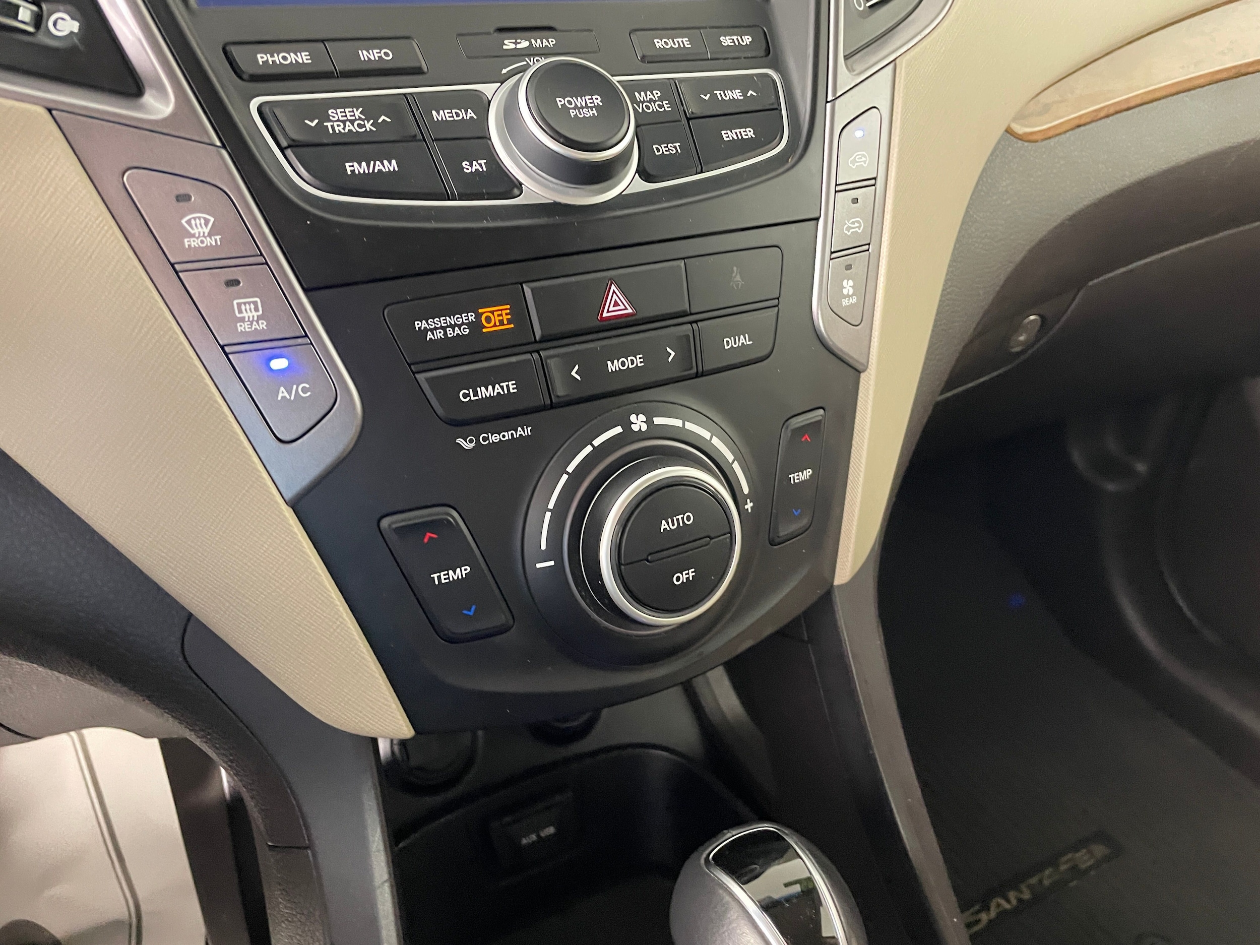2015 Hyundai Santa Fe Limited - Photo 8