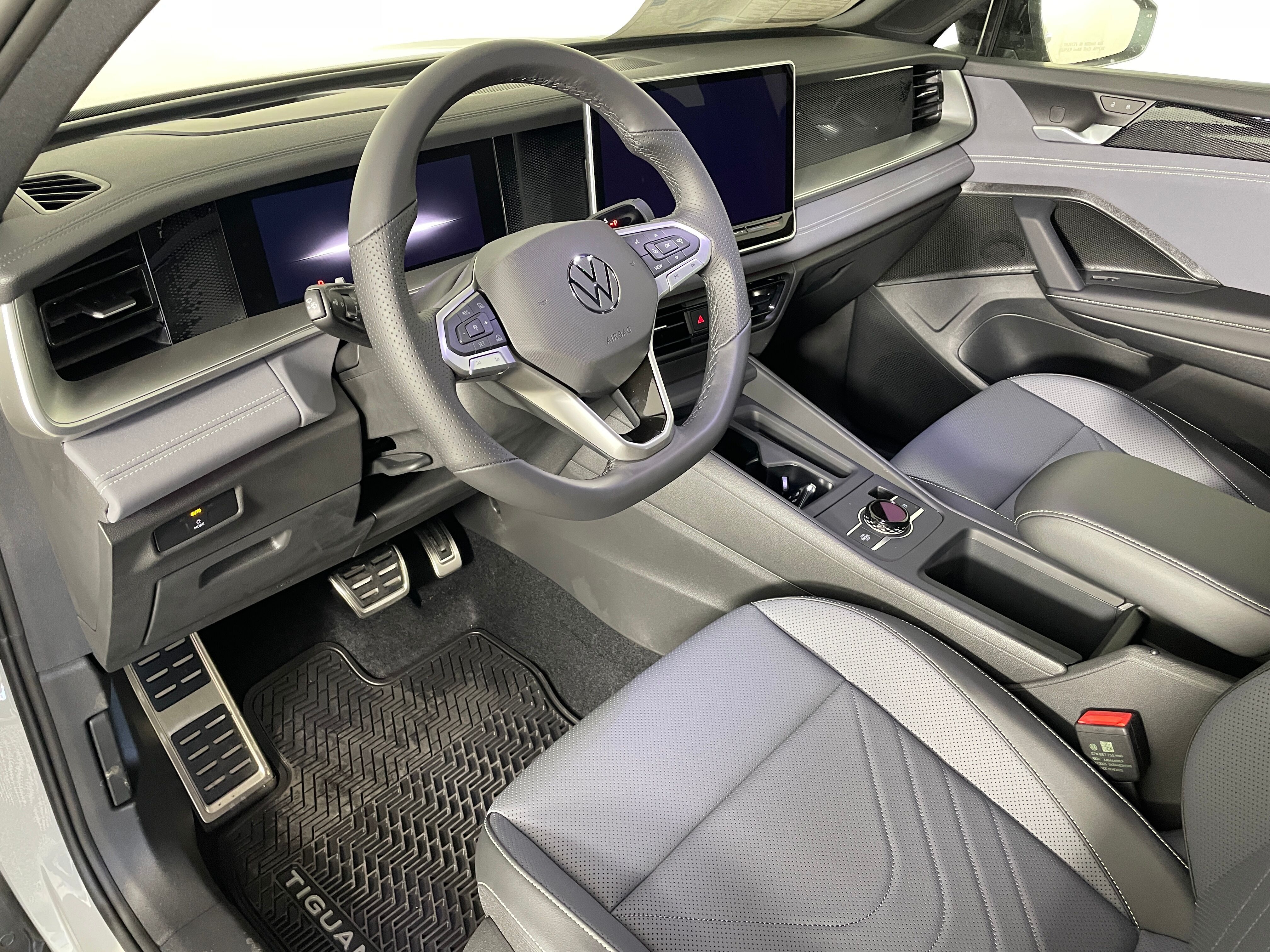 New 2026 Volkswagen Tiguan SE R-Line Black SUV