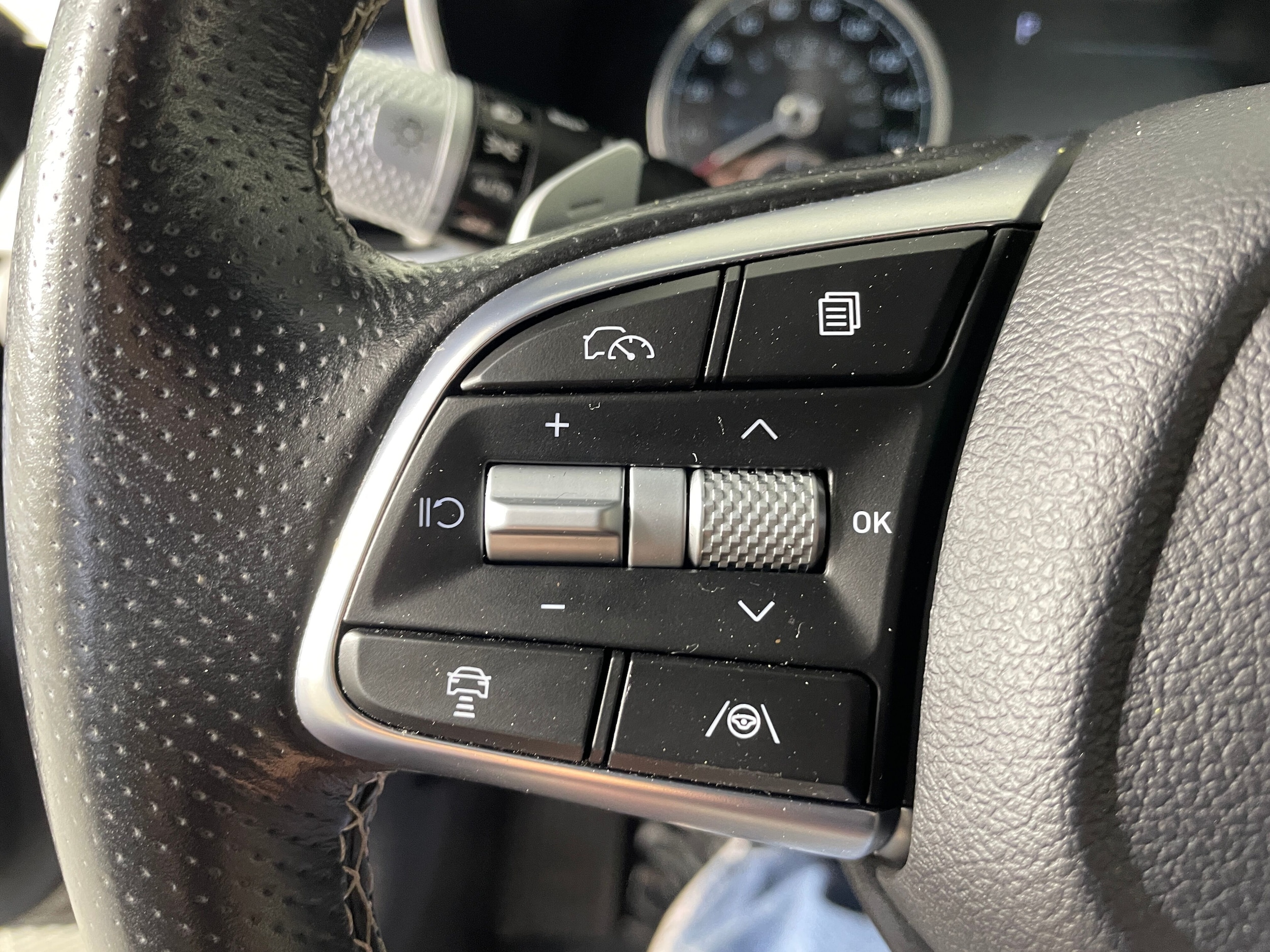 2024 GENESIS G70 Standard - Photo 14