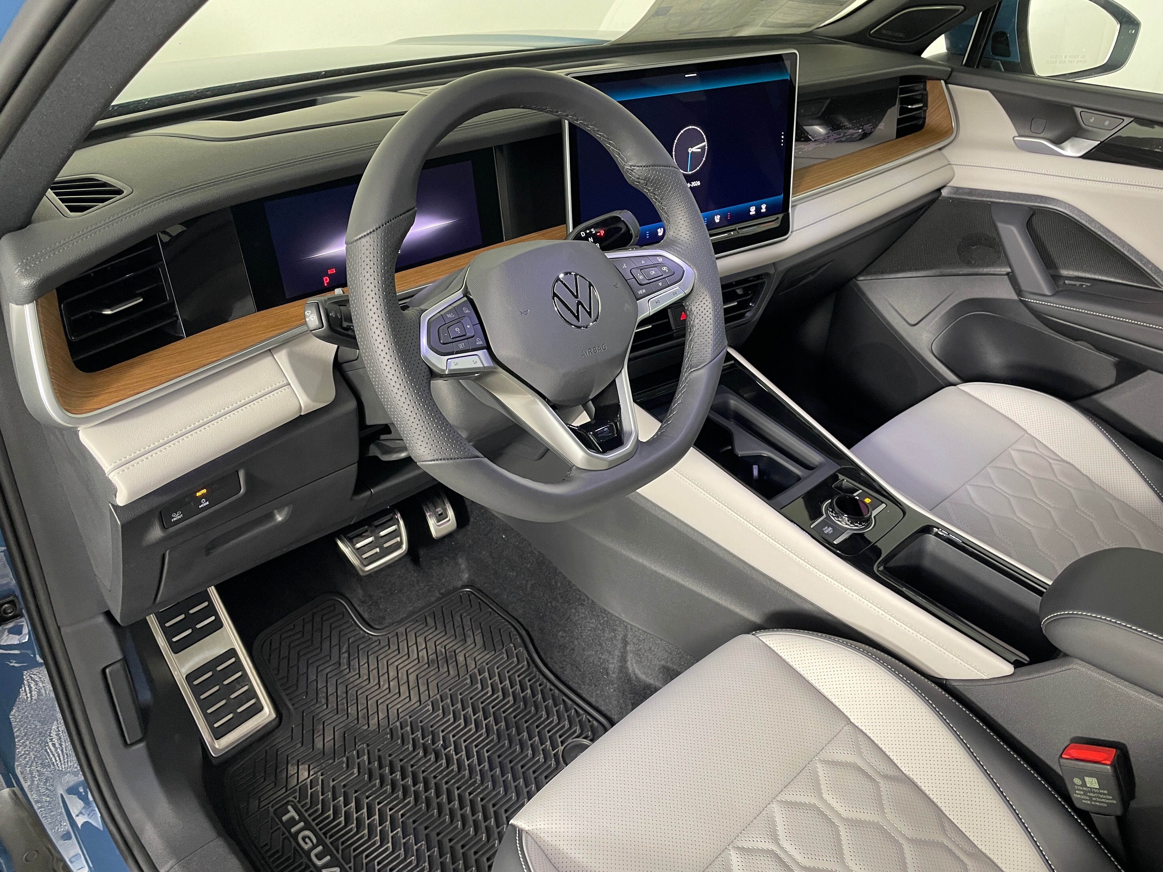 New 2026 Volkswagen Tiguan SEL R-Line Turbo SUV