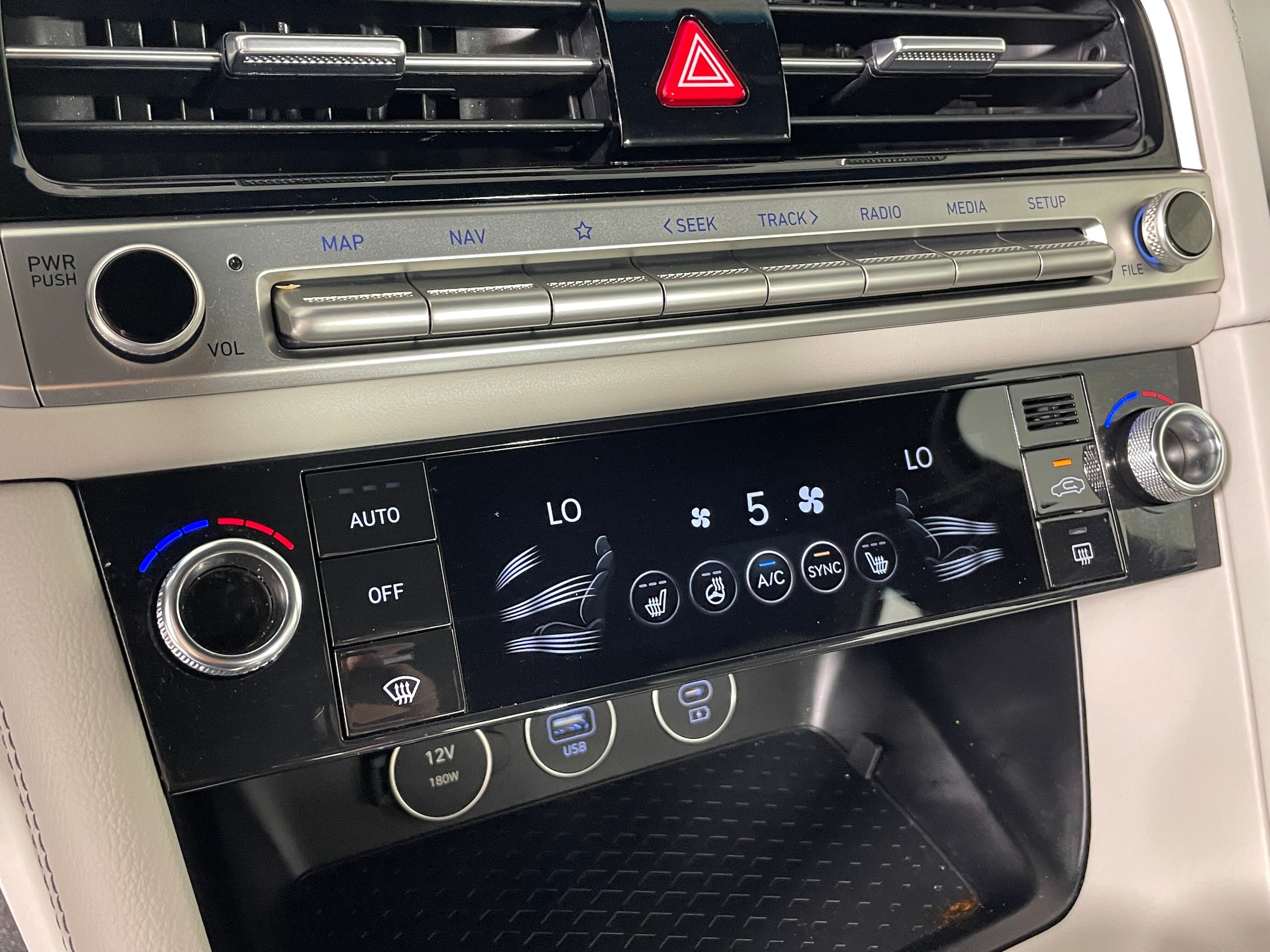2024 GENESIS G70 Standard - Photo 10