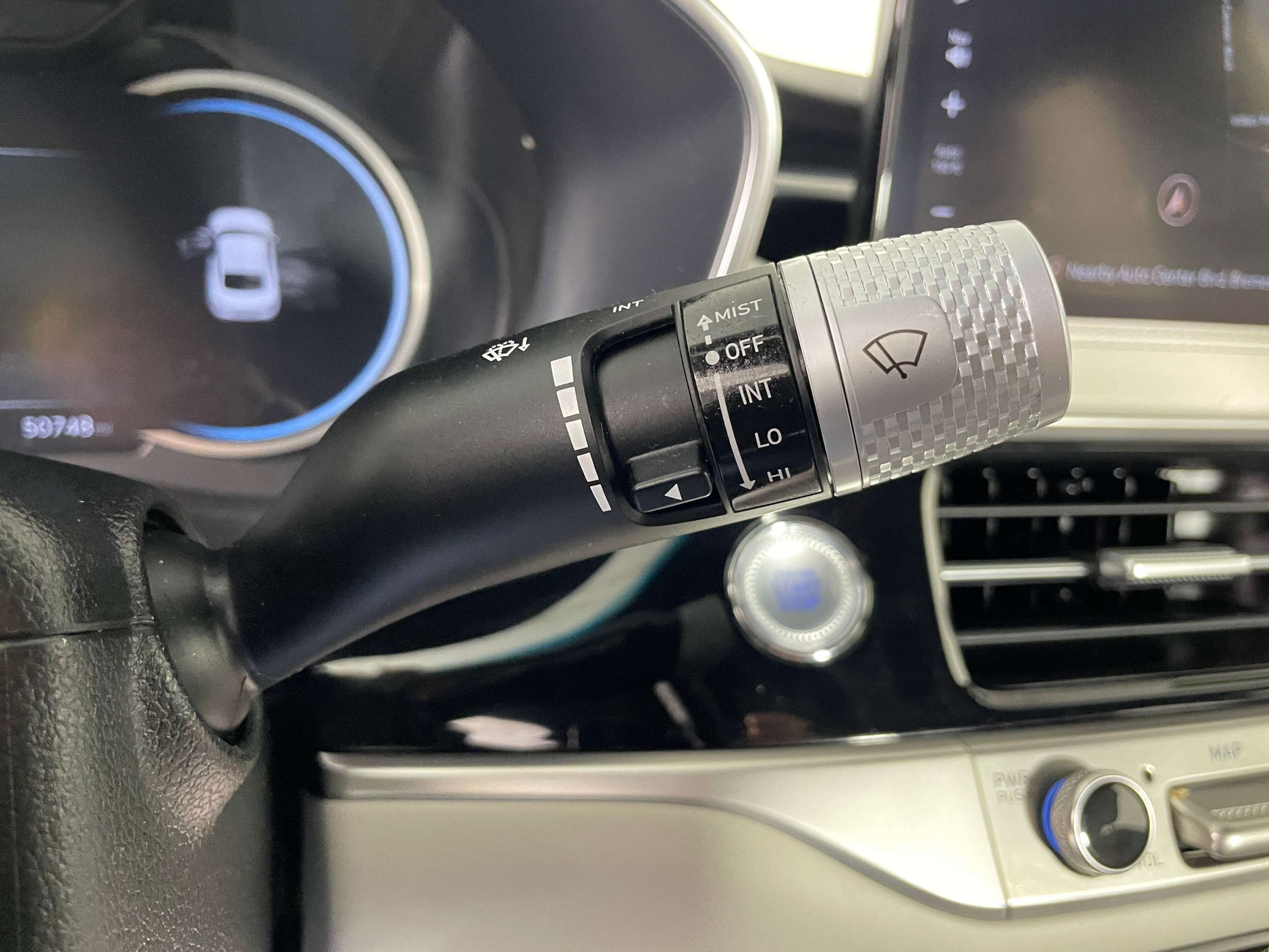 2024 GENESIS G70 Standard - Photo 16