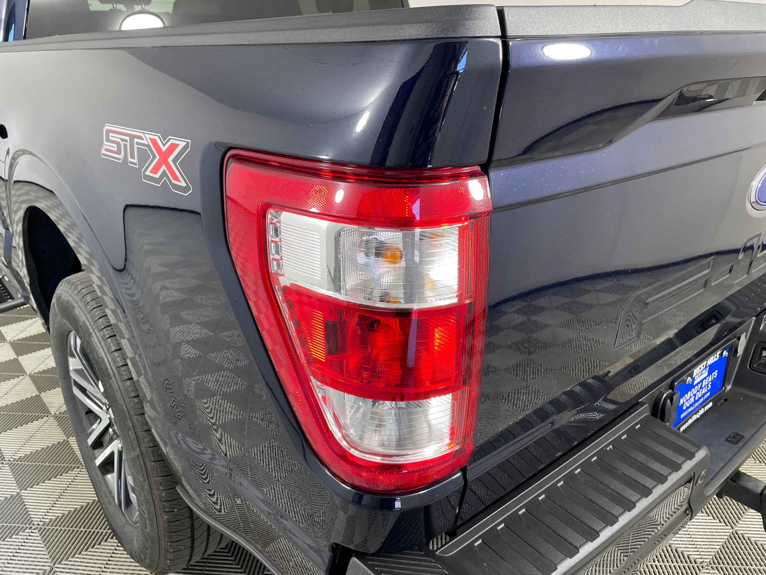 2023 Ford F-150 XL - Photo 17