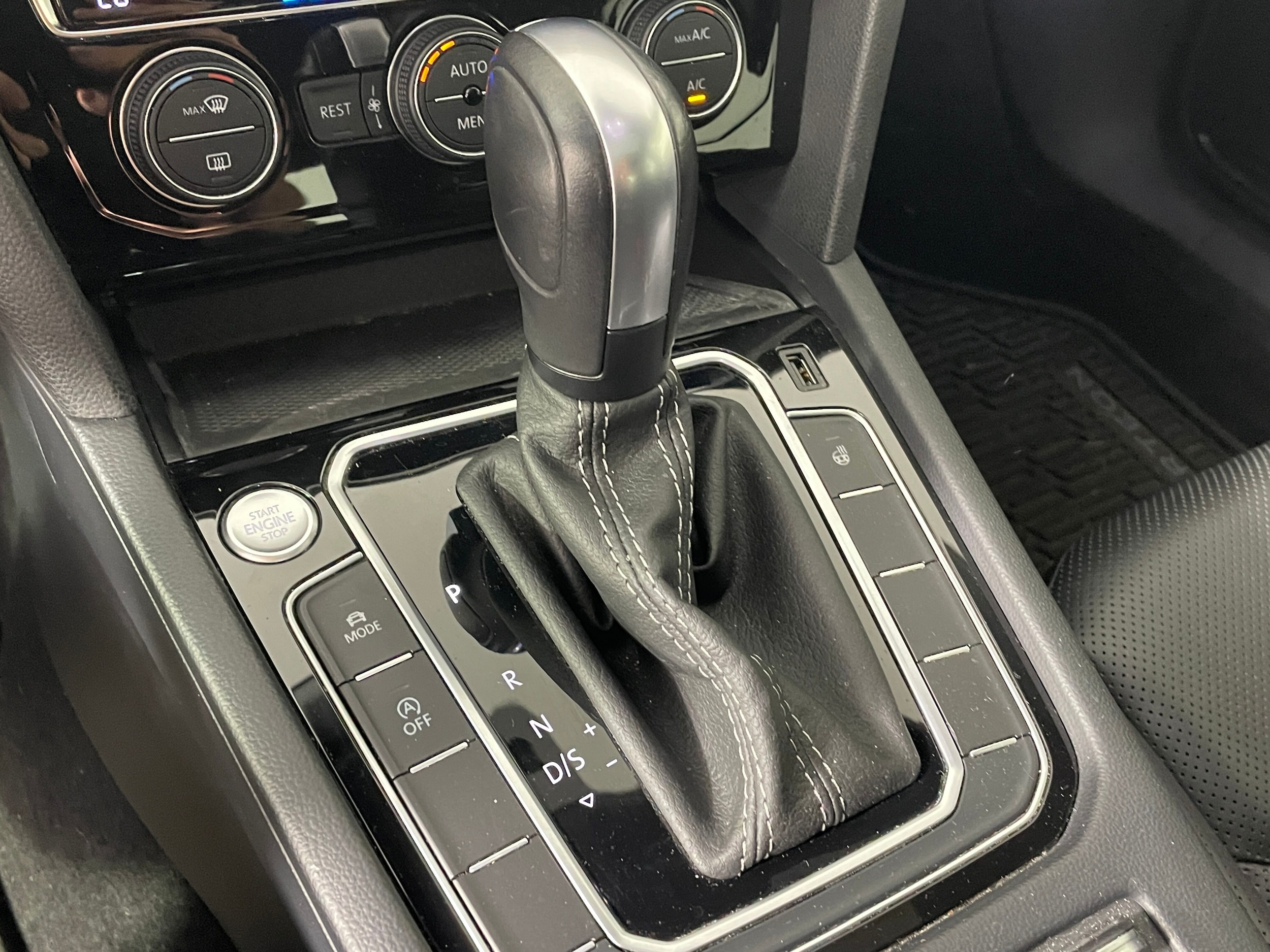 2020 Volkswagen Arteon SEL Premium R-Line - Photo 9