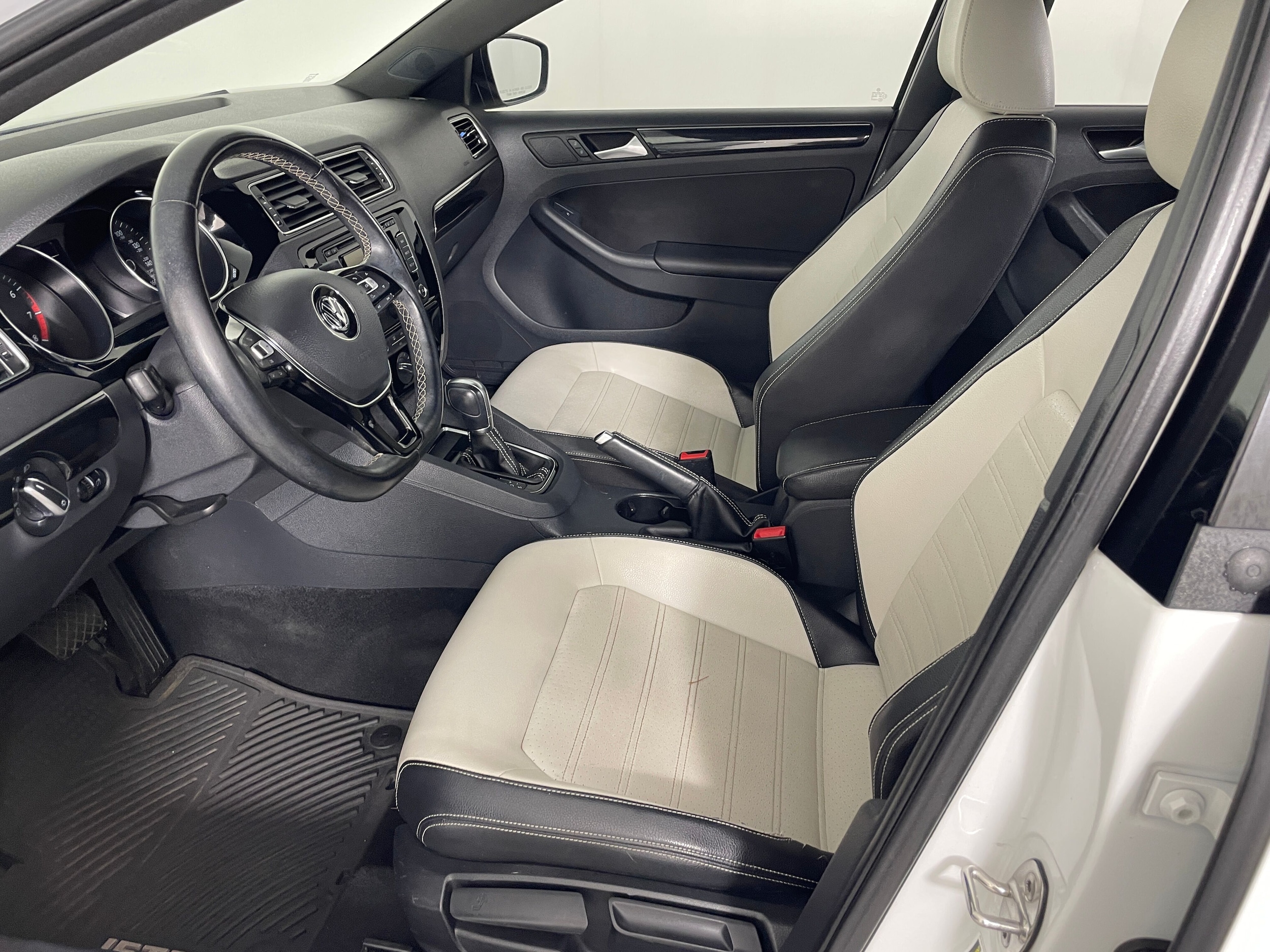 Used 2015 Volkswagen Jetta Sport with VIN 3VWD17AJ6FM344367 for sale in Bremerton, WA