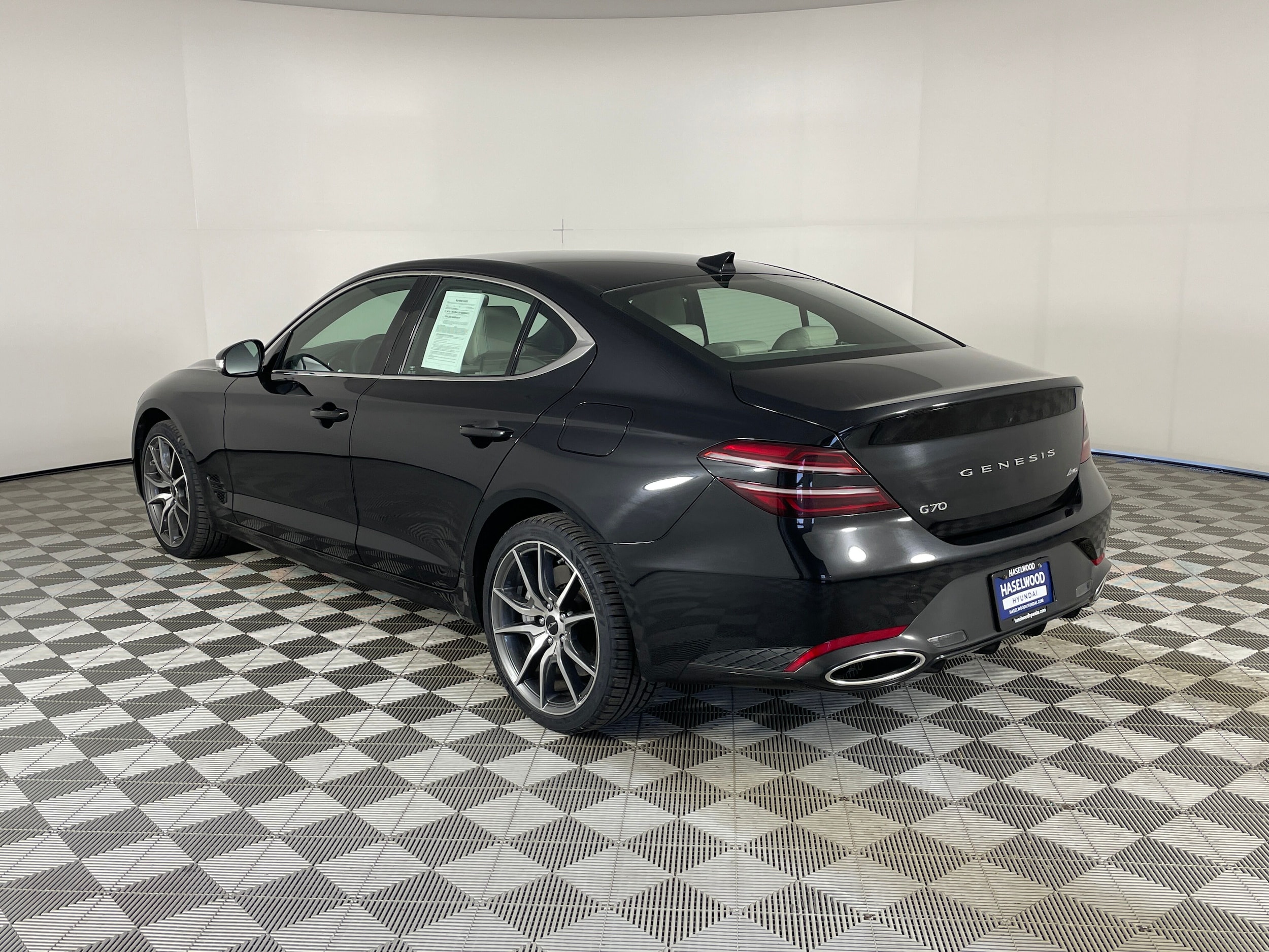 2024 GENESIS G70 Standard - Photo 24