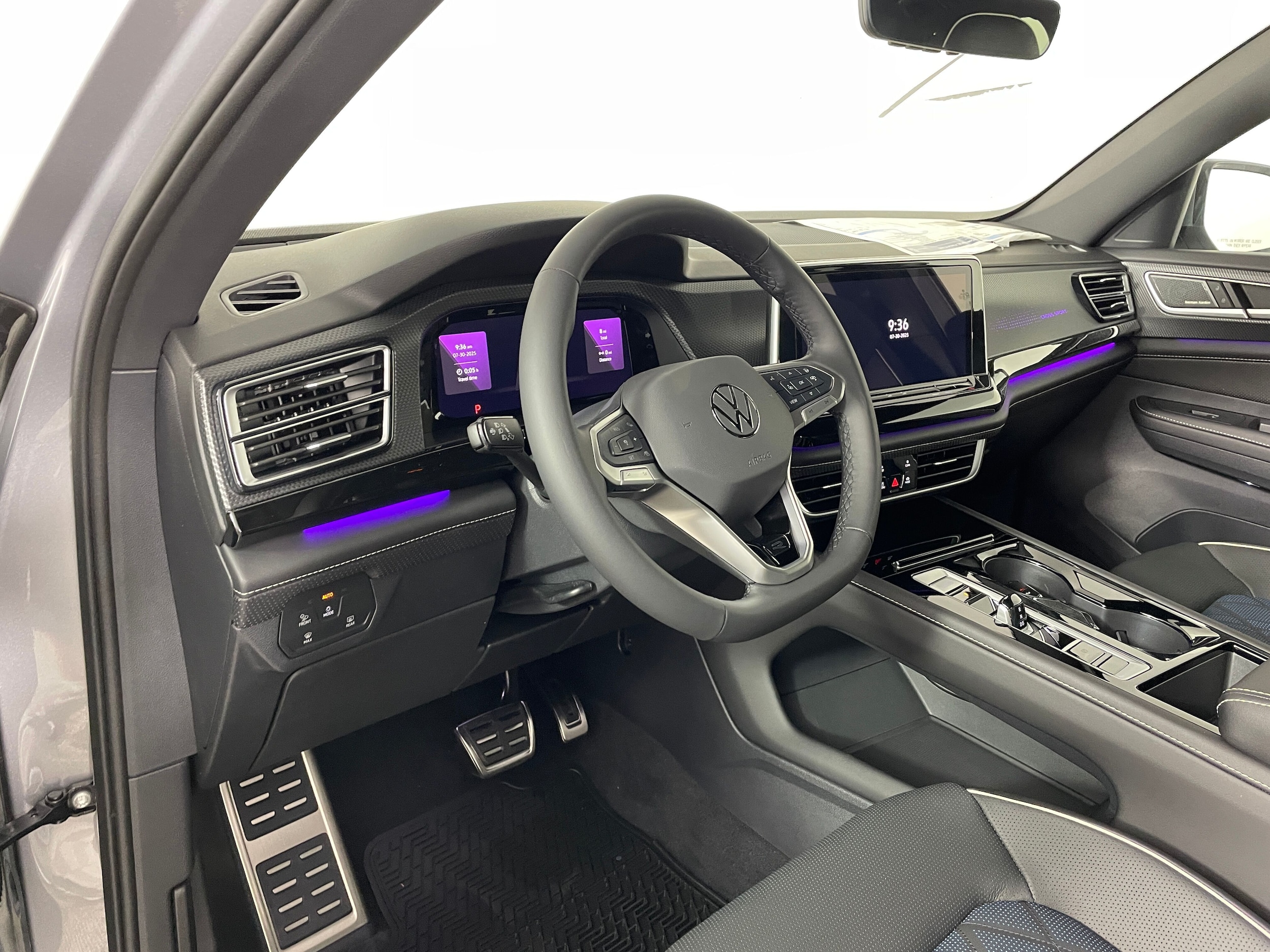 2025 Volkswagen Atlas Cross Sport SEL Premium R-LINE - Photo 2