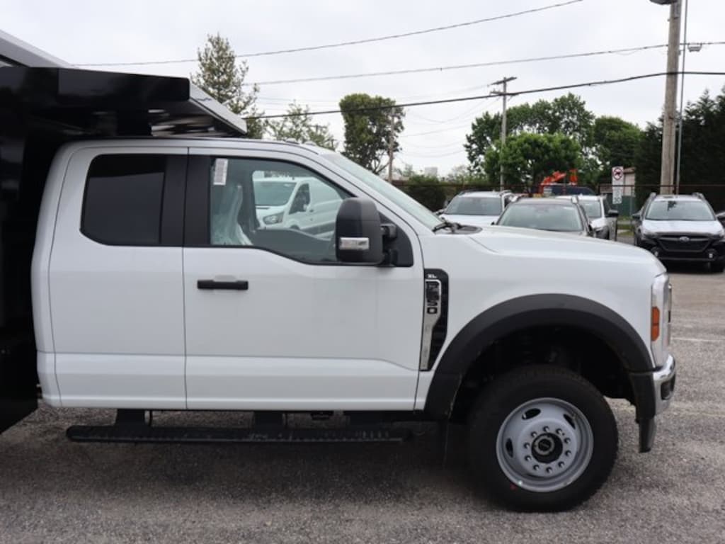 New 2025 Ford Super Duty F-550 DRW XL