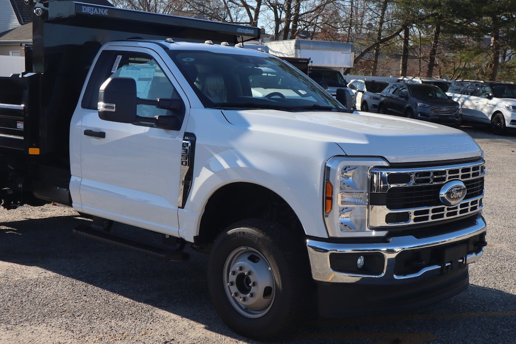 New 2025 Ford Super Duty F-350 DRW XL XL 4WD Reg Cab 169 WB 84 CA