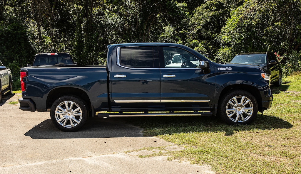 Used 2023 Chevrolet Silverado 1500 High Country 4WD Crew Cab 147 High Country