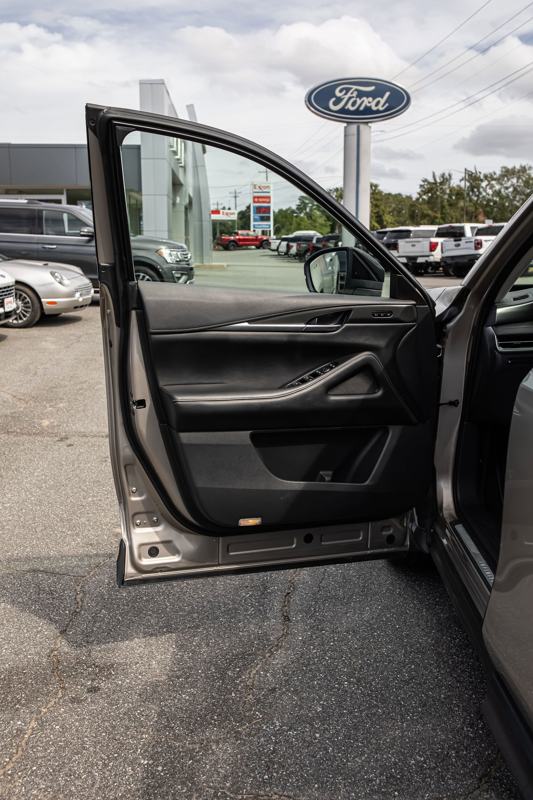 2023 INFINITI QX60 LUXE - Photo 10