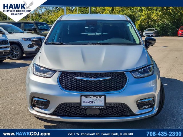 Used 2024 Chrysler Pacifica Touring L Minivan/Van