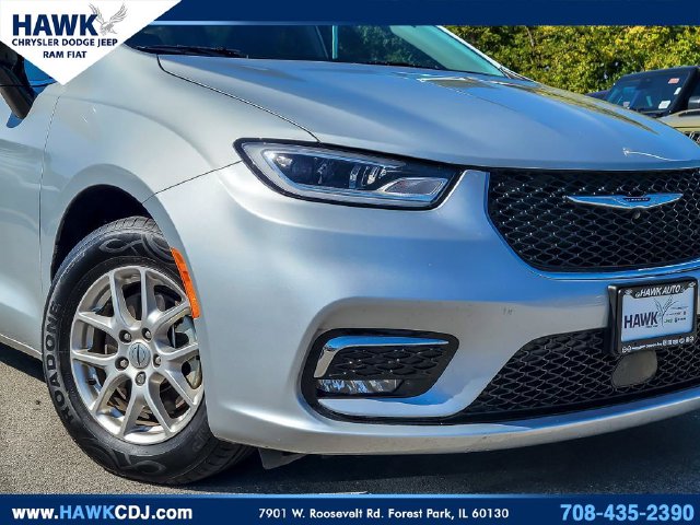 Used 2024 Chrysler Pacifica Touring L Minivan/Van