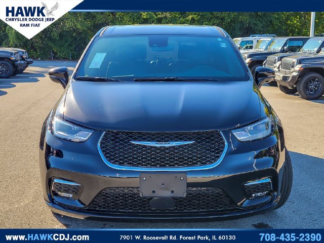 Used 2025 Chrysler Pacifica Select Minivan/Van