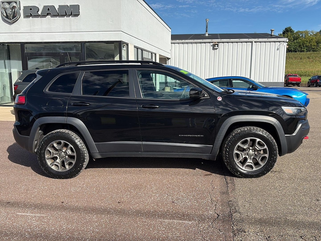 Used 2022 Jeep Cherokee Trailhawk SUV