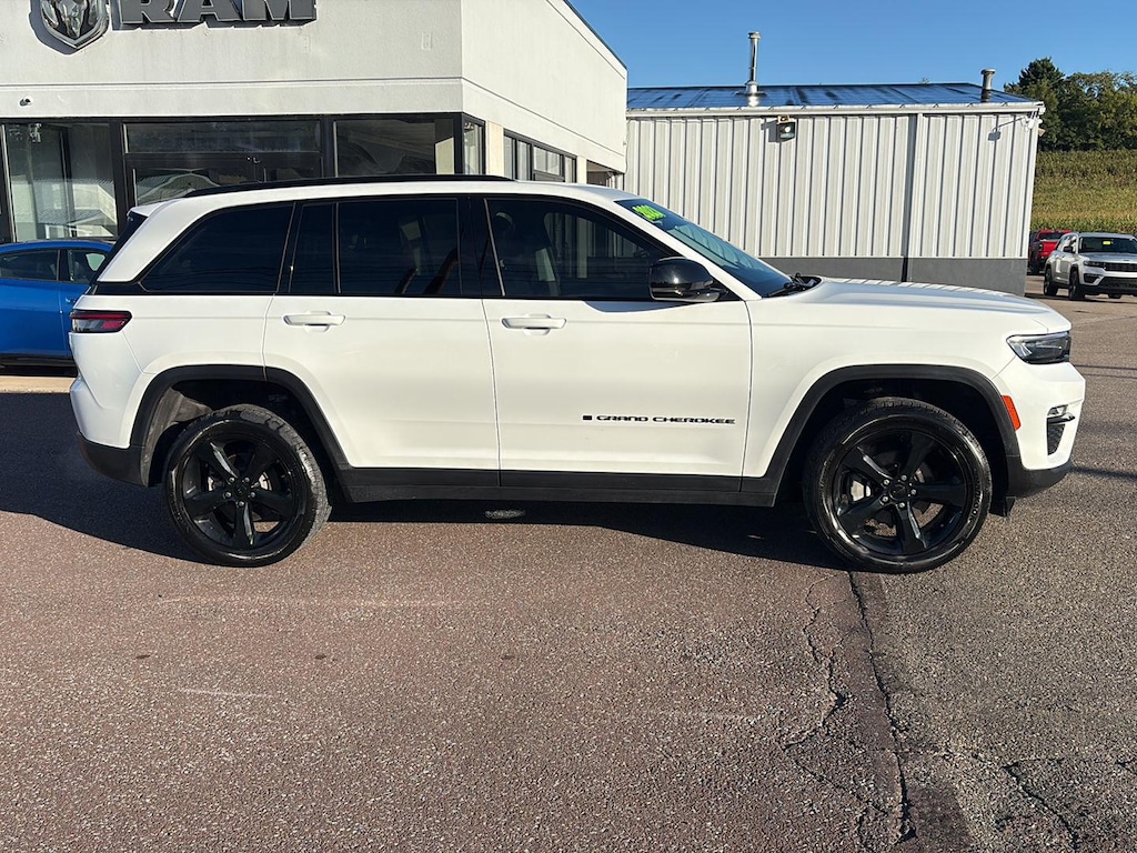 Used 2023 Jeep Grand Cherokee Limited SUV