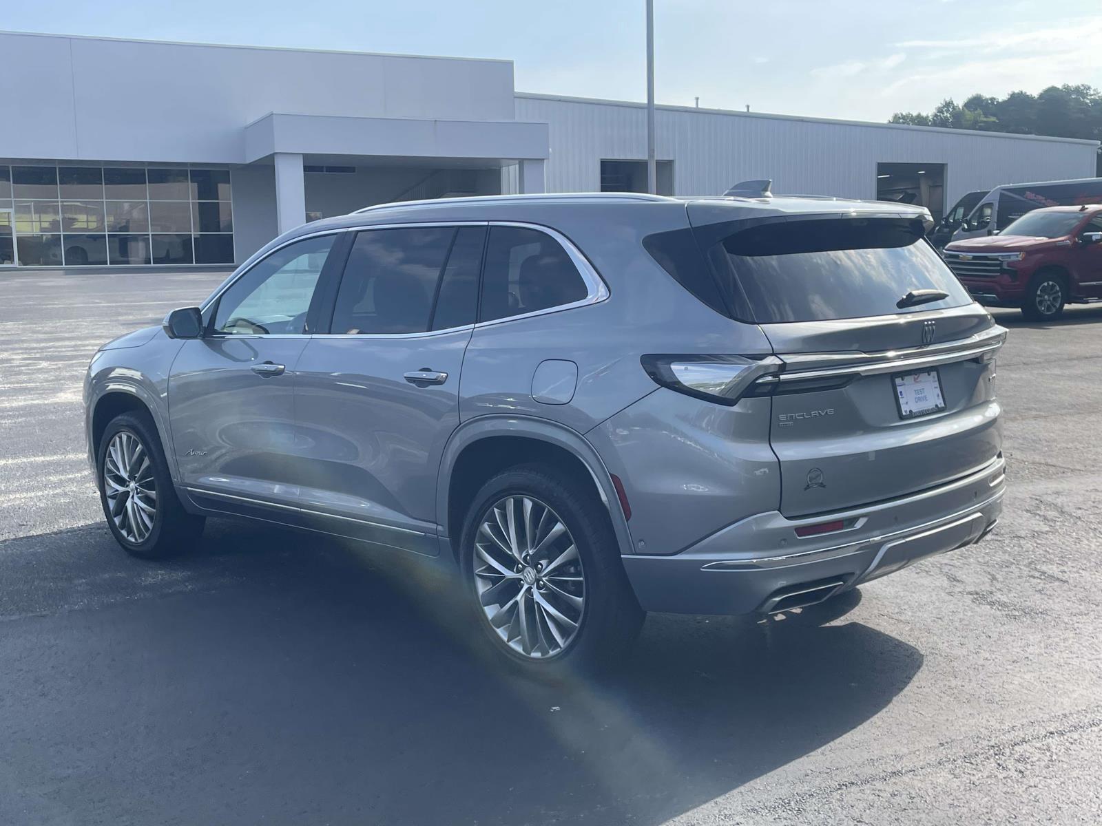 2025 Buick Enclave Avenir - Photo 10