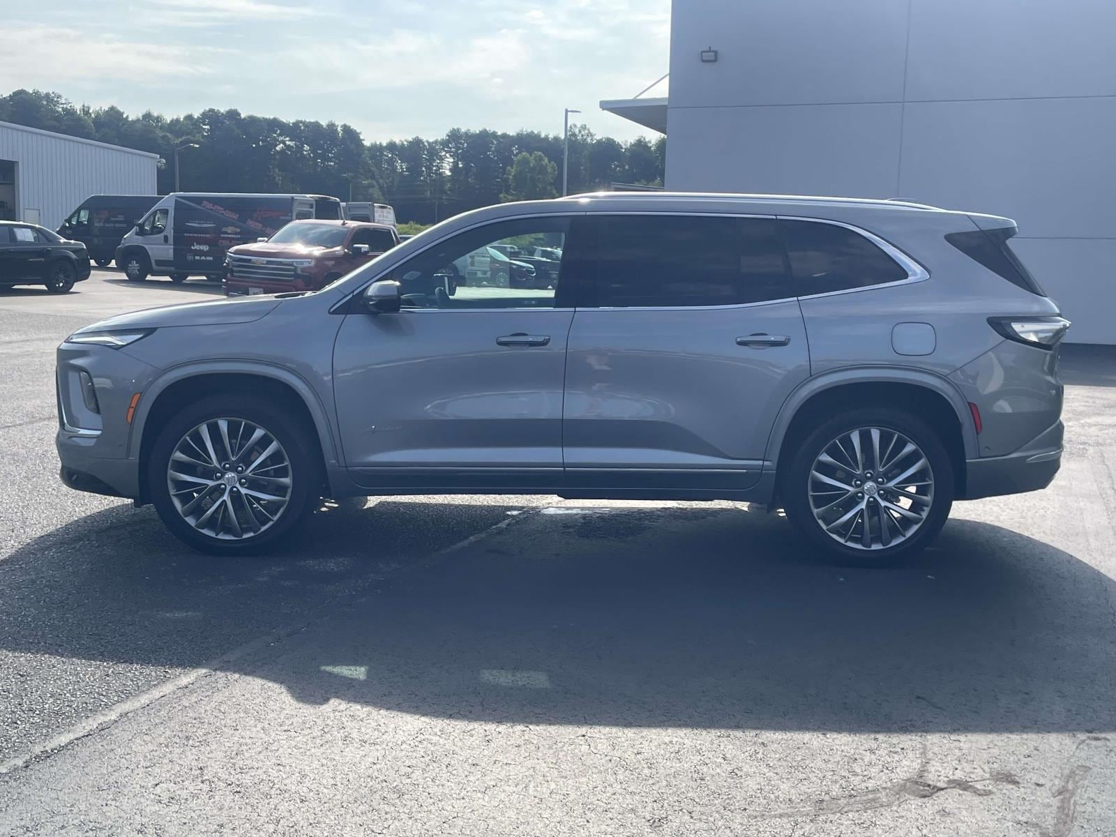 2025 Buick Enclave Avenir - Photo 11