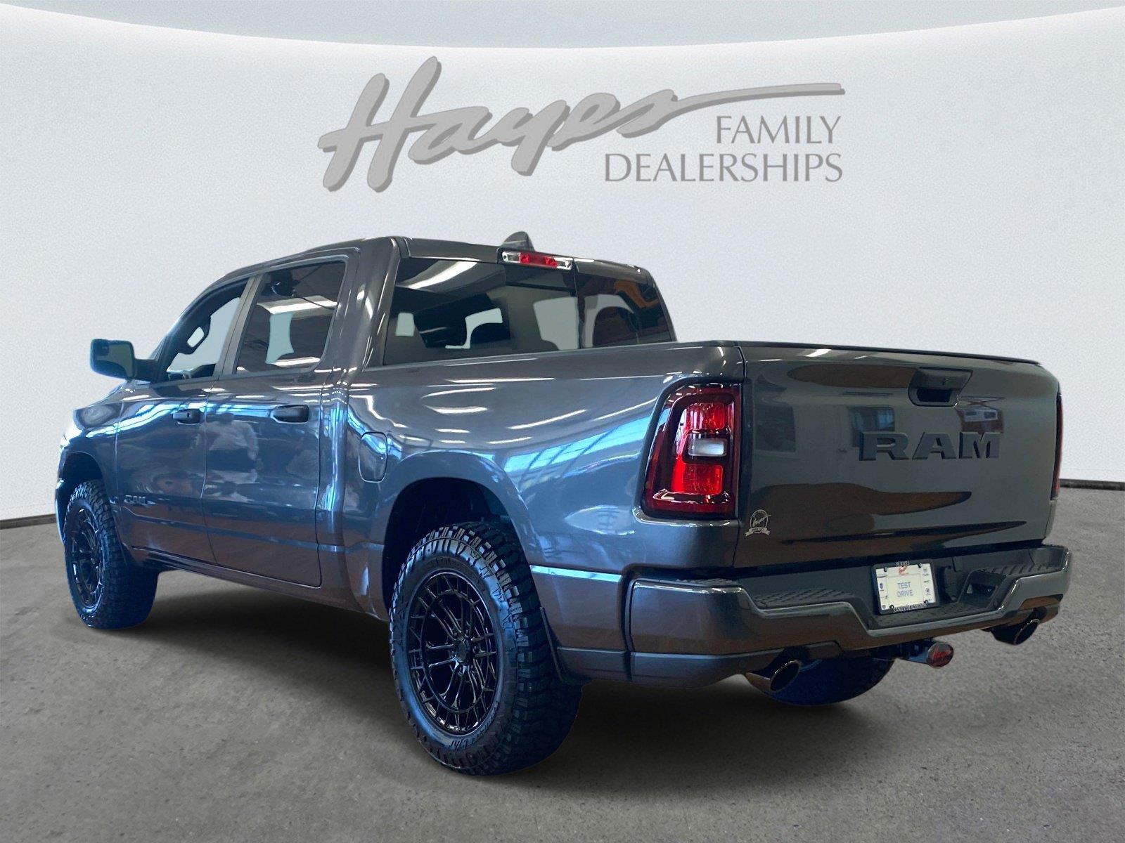 New 2026 Ram 1500 EXPRESS CREW CAB 4X2 5'7 BOX Pickup
