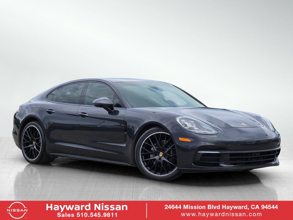 Porsche Panamera