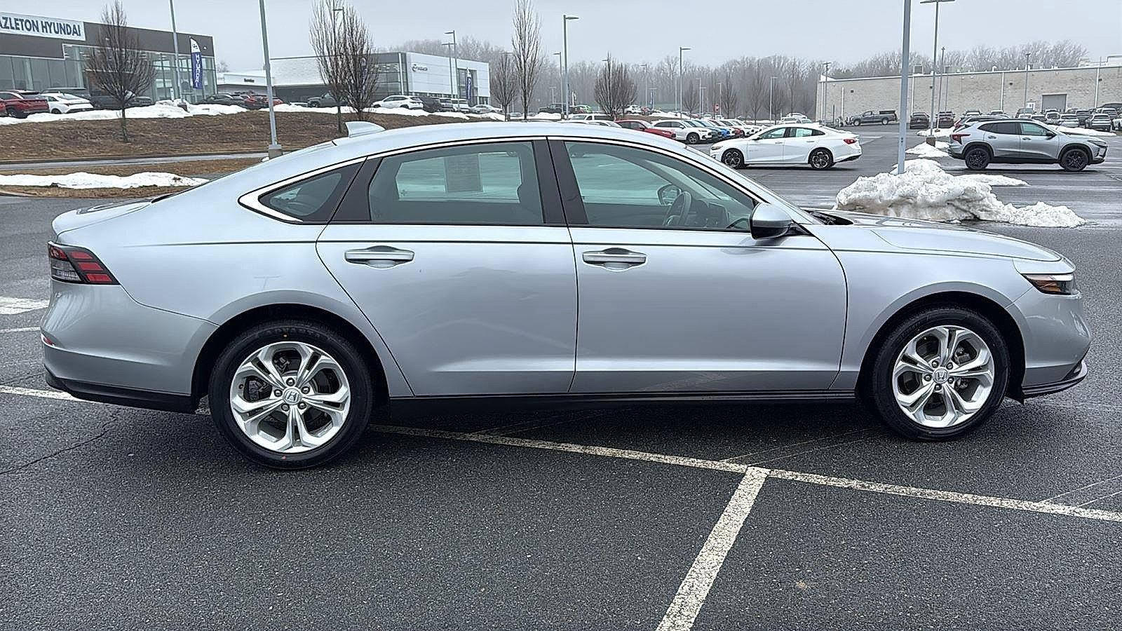 2023 Honda Accord LX - Photo 4