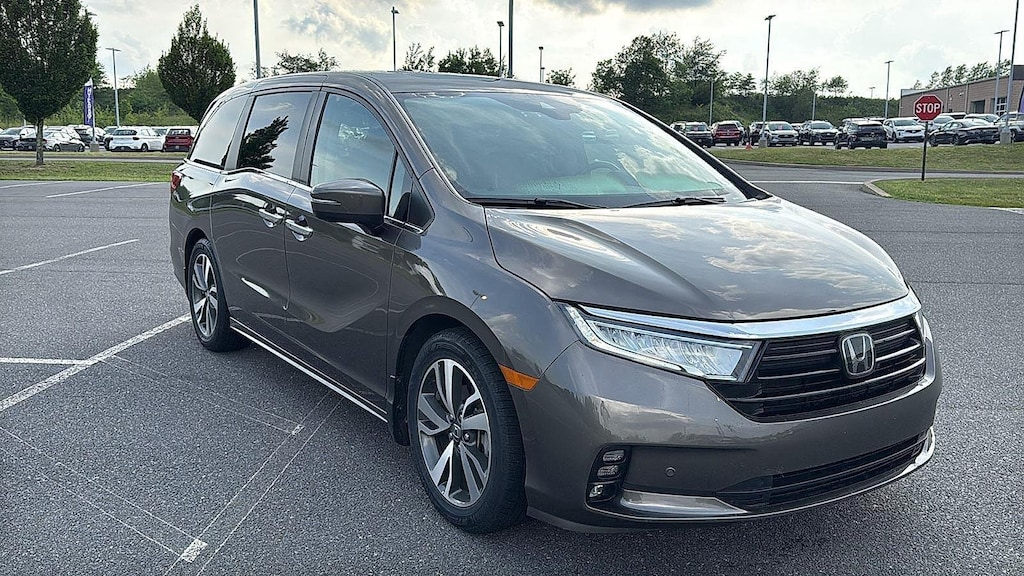 Used 2023 Honda Odyssey Touring Van