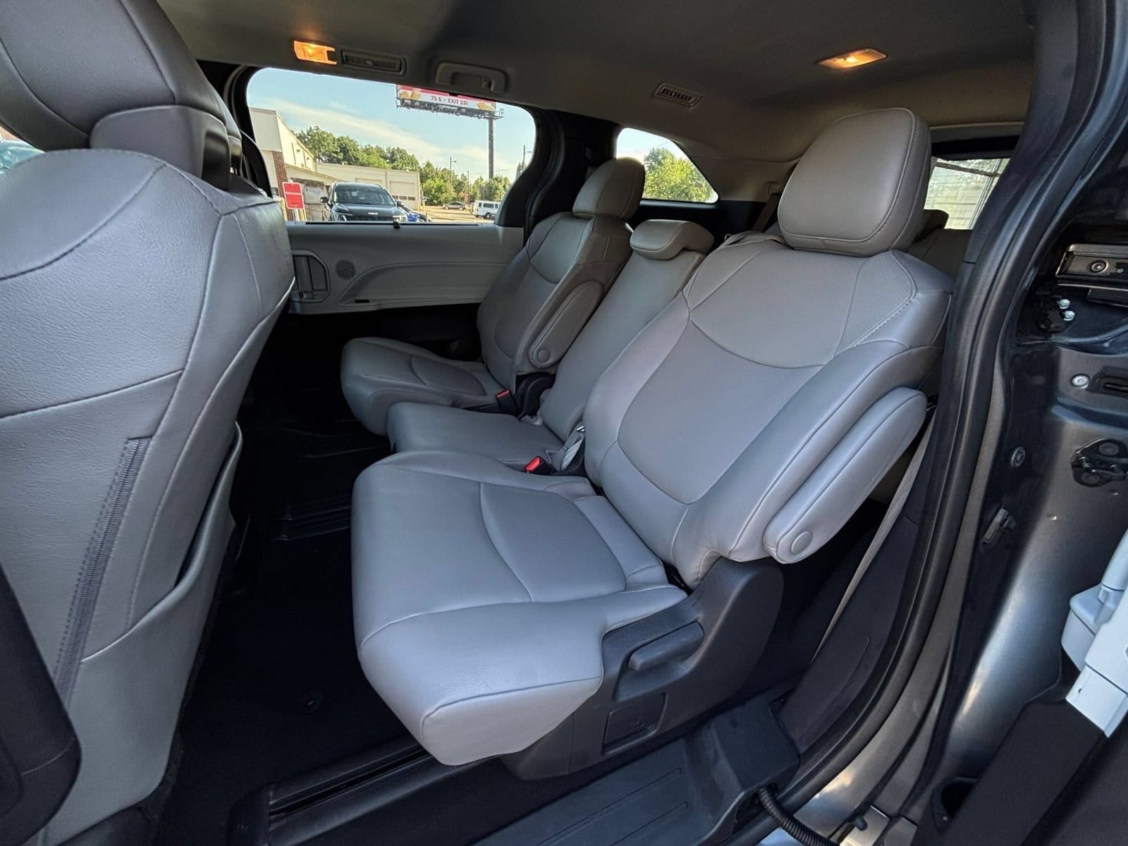Thumbnail: 2025 Toyota Sienna - 27