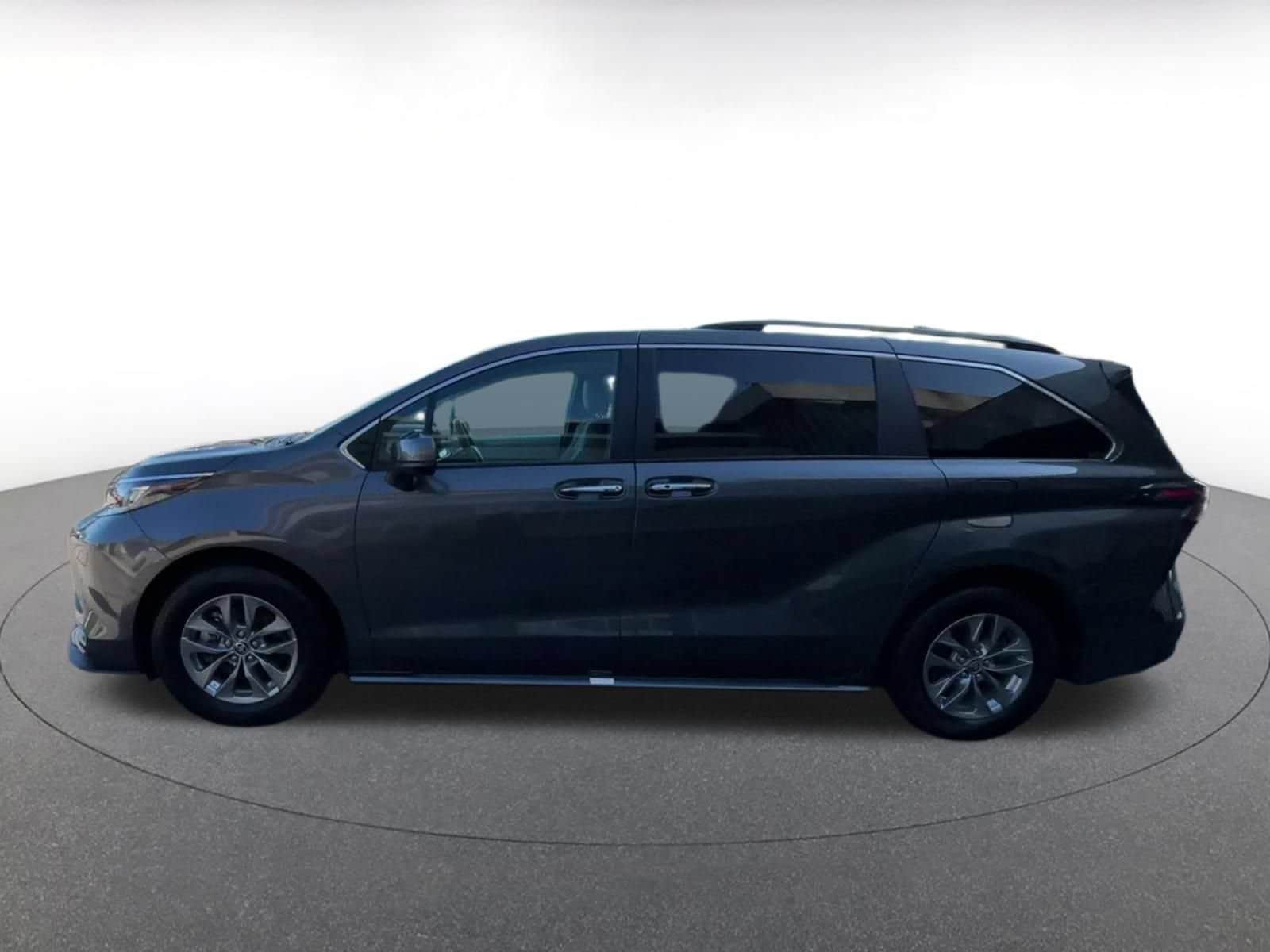 Thumbnail: 2025 Toyota Sienna - 9