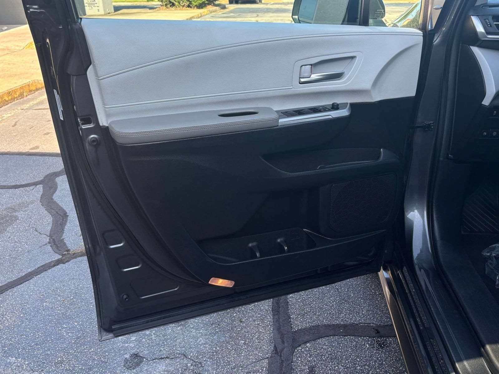 Thumbnail: 2025 Toyota Sienna - 19