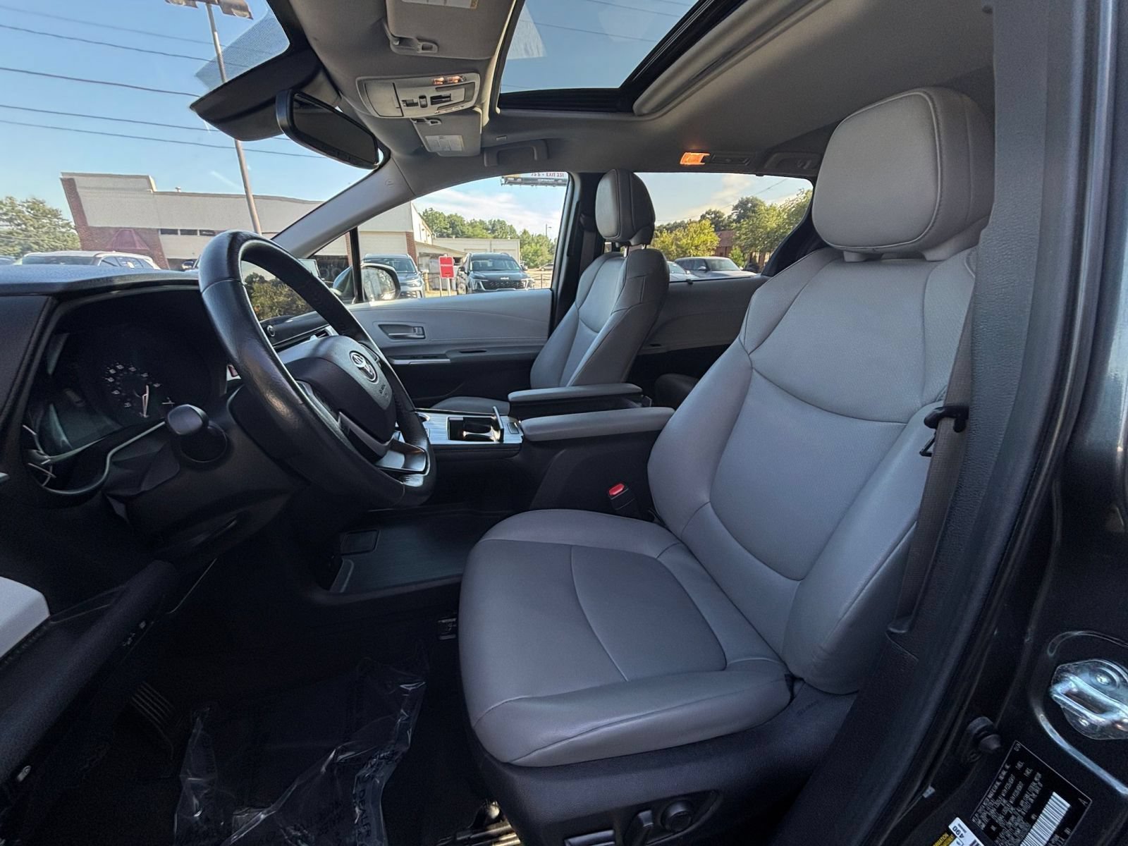 Thumbnail: 2025 Toyota Sienna - 28