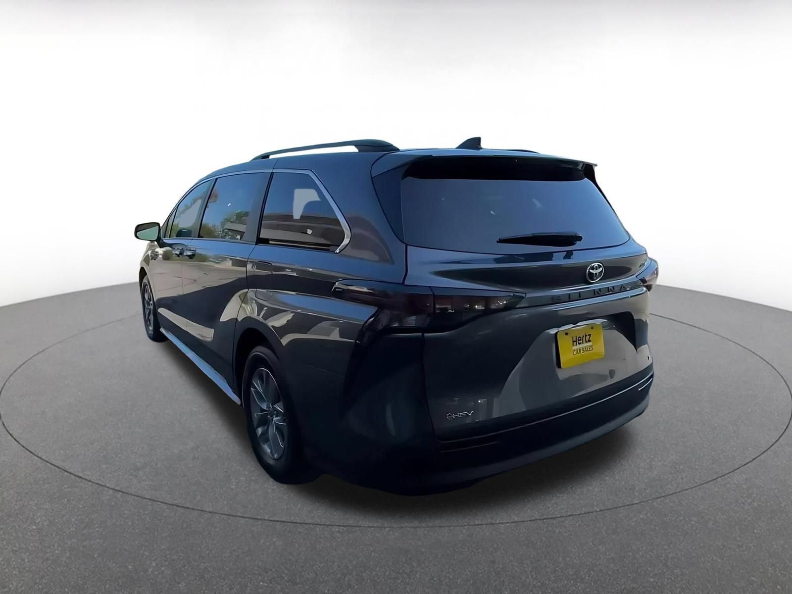 Thumbnail: 2025 Toyota Sienna - 4