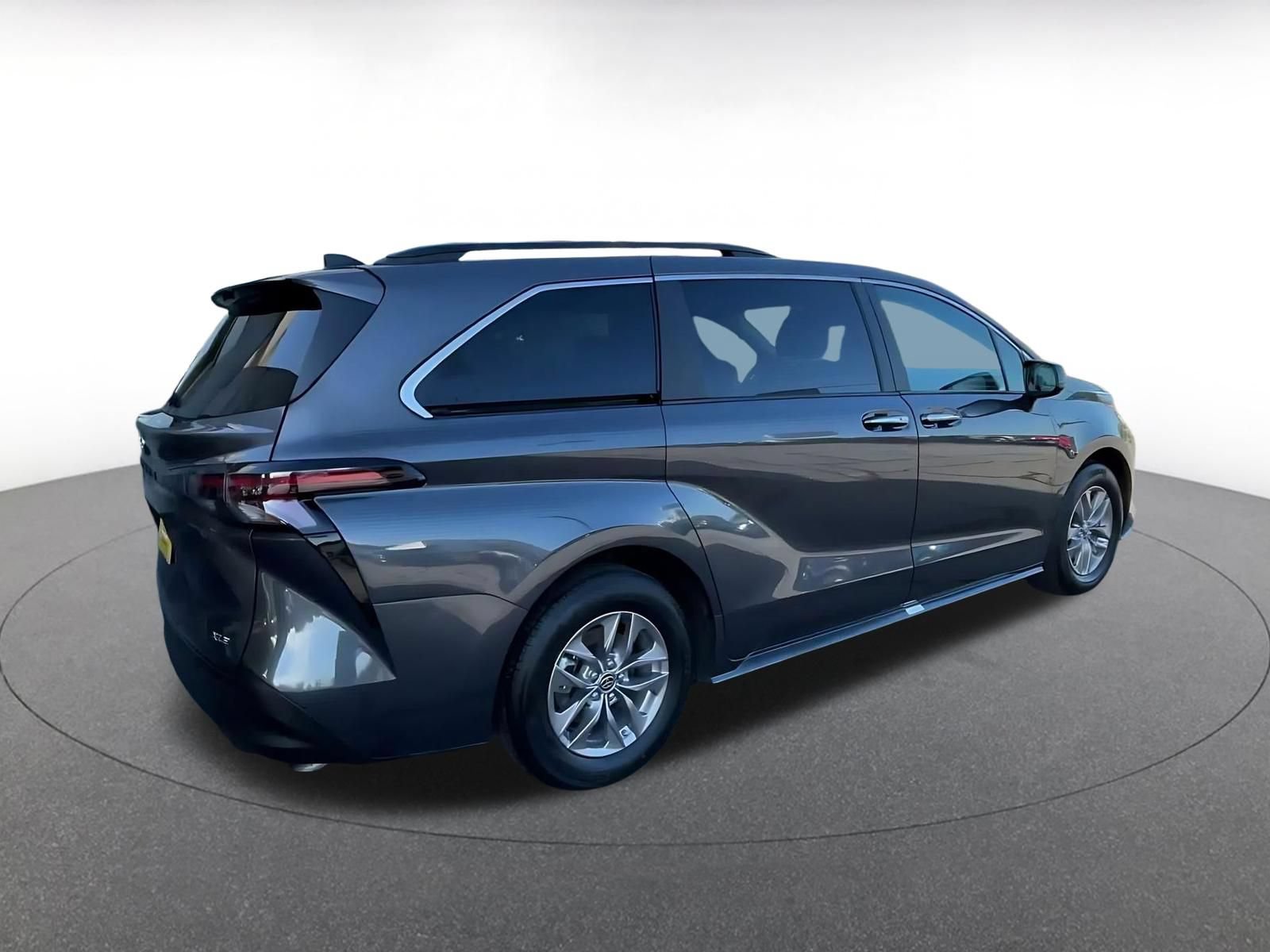 Thumbnail: 2025 Toyota Sienna - 14