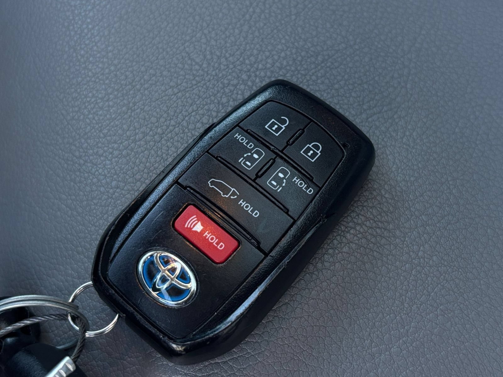 Thumbnail: 2025 Toyota Sienna - 21