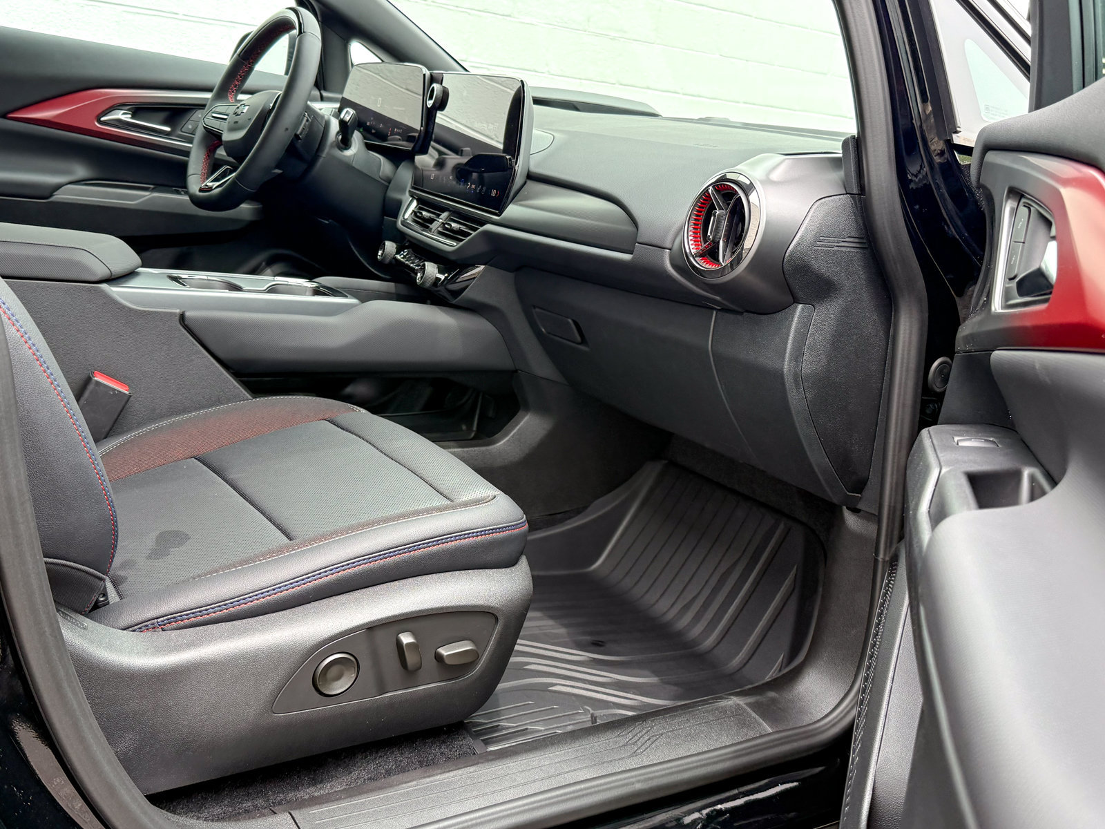 2026 Chevrolet Equinox EV RS - Photo 12