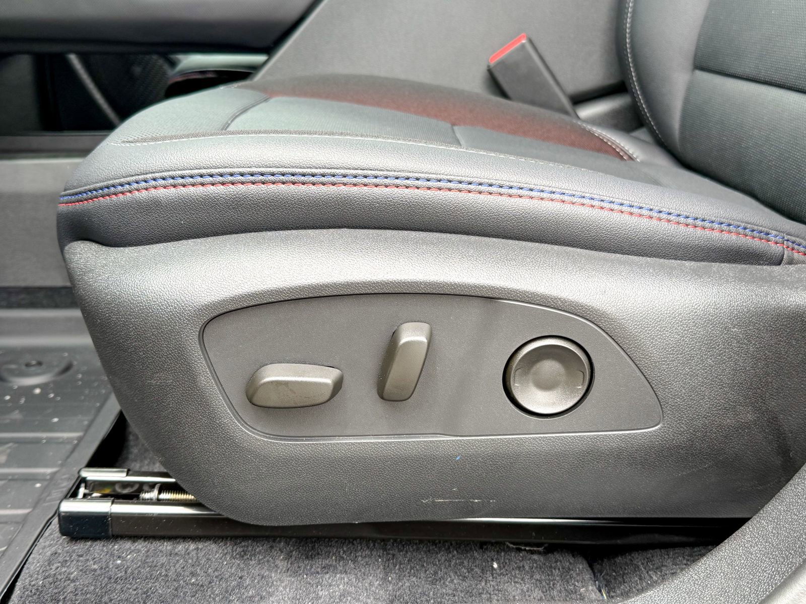 2026 Chevrolet Equinox EV RS - Photo 19