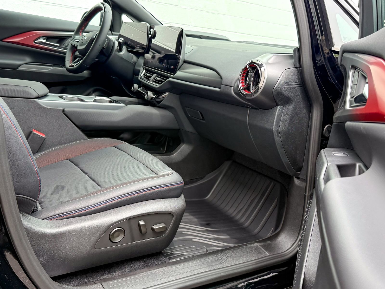2026 Chevrolet Equinox EV RS - Photo 12