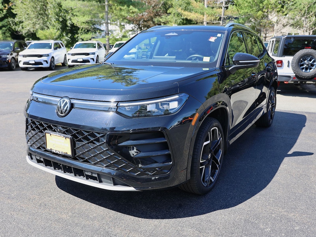 Used 2025 Volkswagen Tiguan 2.0T SEL R-Line SUV