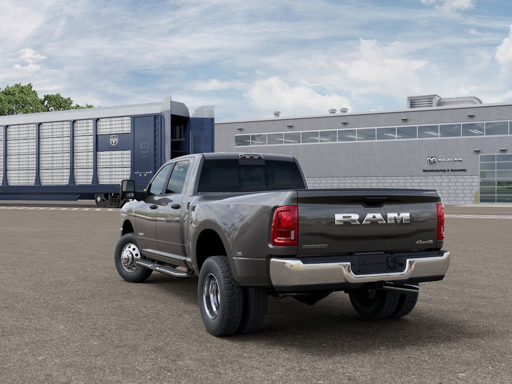 New 2026 Ram 3500 BIG HORN CREW CAB 4X4 8' BOX Pickup