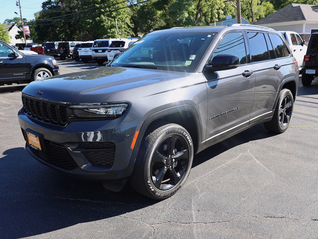 Used 2023 Jeep Grand Cherokee Laredo SUV
