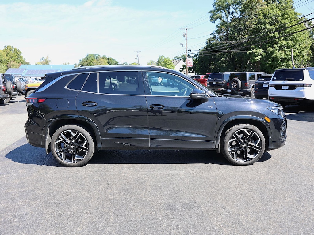 Used 2025 Volkswagen Tiguan 2.0T SEL R-Line SUV